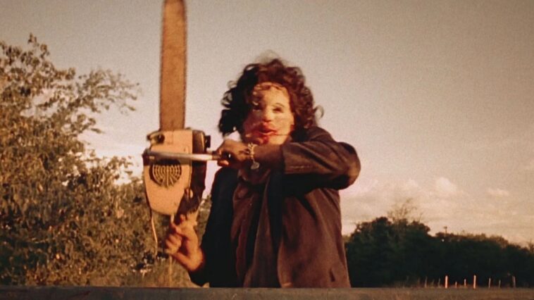 Az A24 újraéleszti a Texas Chainsaw Massacre világát Curry Barkerrel