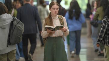 A Carrie előzetesében Mike Flanagan a közösségi média poklába taszítja Stephen King ikonikus hősnőjét