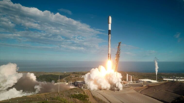 A SpaceX Falcon 9 rakétája egy nappal a ritka startmegszakítás után sikeresen pályára állította a Starlink műholdakat