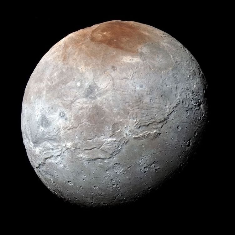 A Charon brutálisan lelassult, a hegyei így mesélik el, hogy régen 10x gyorsabban pörgött