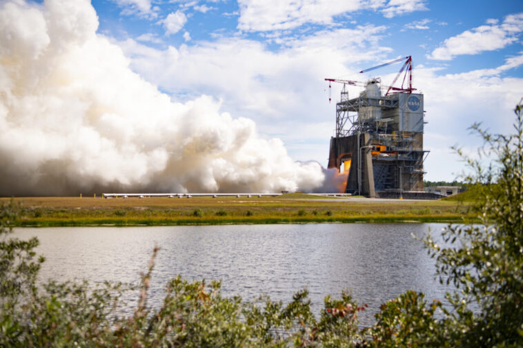 A NASA teszteli az RS-25 hajtóművet az Artemis jövőbeli küldetéseihez