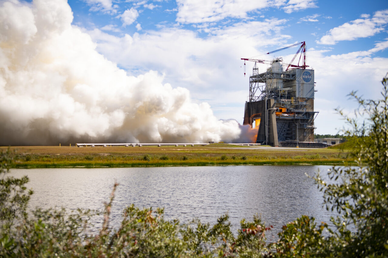 A NASA teszteli az RS-25 hajtóművet az Artemis jövőbeli küldetéseihez